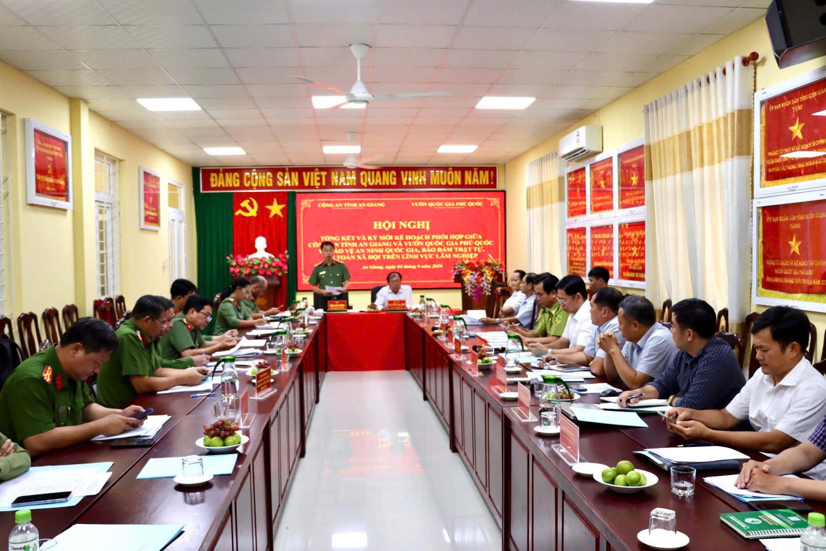 Quang cảnh hội nghị.